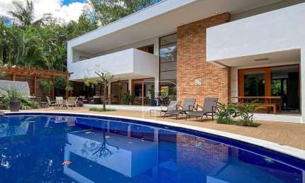 Casa de Condomínio para venda em Granja Viana de 495.00m² com 4 Quartos, 2 Suites e 4 Garagens