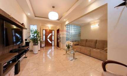 Casa para venda em Jardim Itália de 271.00m² com 3 Quartos, 1 Suite e 2 Garagens