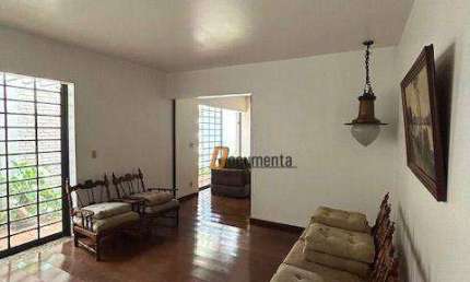 Casa para alugar em Vila Estádio de 247.00m² com 3 Quartos, 1 Suite e 2 Garagens