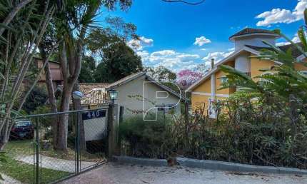 Casa de Condomínio para venda em Granja Viana de 283.00m² com 3 Quartos, 1 Suite e 2 Garagens