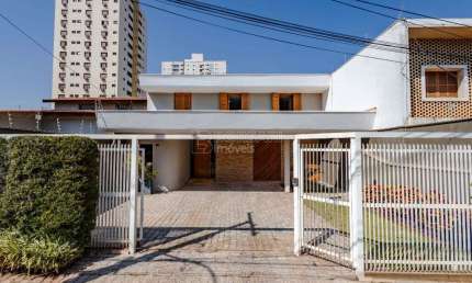 Sobrado para venda e aluguel em Centro de 372.00m² com 4 Quartos, 3 Suites e 6 Garagens