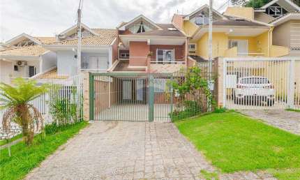 Sobrado para venda em Ahú de 170.00m² com 3 Quartos, 1 Suite e 3 Garagens