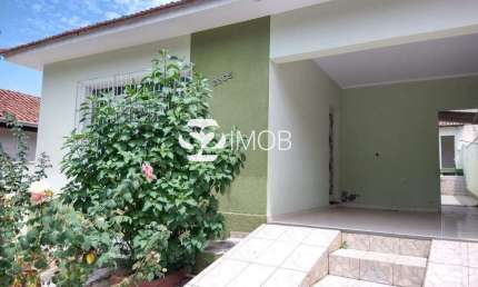 Casa para venda em Centro de 197.00m² com 3 Quartos, 1 Suite e 4 Garagens