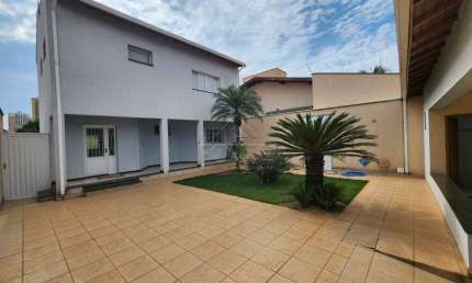 Casa para venda em Parque Santa Cecília de 262.50m² com 3 Quartos, 1 Suite e 3 Garagens