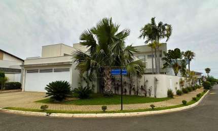 Casa de Condomínio para venda em Campestre de 562.00m² com 3 Quartos, 3 Suites e 6 Garagens