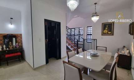 Sobrado para venda em Centro de 215.00m² com 4 Quartos, 2 Suites e 3 Garagens