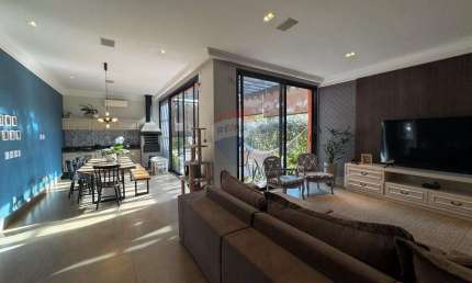 Casa de Condomínio para alugar em Residencial E Empresarial Alphaville de 252.00m² com 3 Quartos, 3 Suites e 4 Garagens