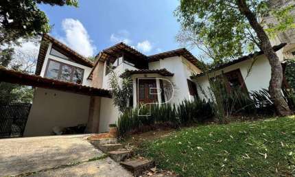 Casa de Condomínio para venda e aluguel em Granja Viana de 300.00m² com 4 Quartos, 2 Suites e 2 Garagens