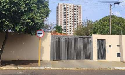 Casa para venda em Vila Harmonia de 220.00m² com 3 Quartos, 1 Suite e 5 Garagens