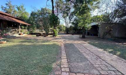 Fazenda / Sítio para venda em Chácara Flora Araraquara de 700.00m² com 5 Quartos, 1 Suite e 2 Garagens
