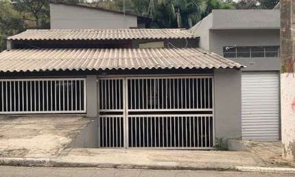 Casa para venda em Granja Viana de 200.00m² com 3 Quartos e 2 Garagens