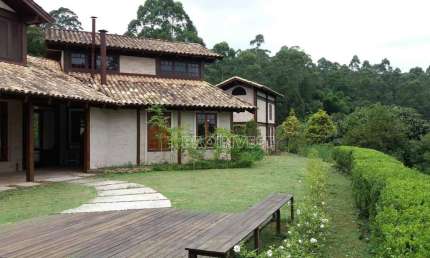 Casa de Condomínio para venda e aluguel em Granja Viana de 990.00m² com 5 Quartos, 3 Suites e 4 Garagens