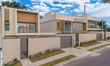 Sobrado para venda em Uberaba de 145.00m² com 3 Quartos, 3 Suites e 6 Garagens