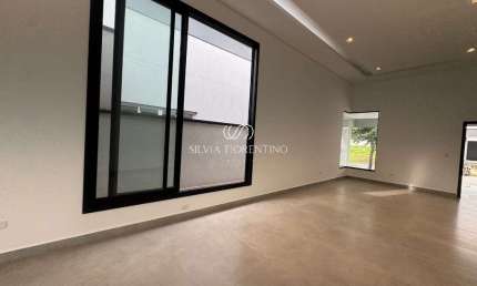 Casa para venda em Residencial Ouroville de 300.00m² com 3 Quartos, 1 Suite e 4 Garagens