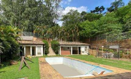 Casa de Condomínio para venda e aluguel em Granja Viana de 780.00m² com 4 Quartos, 3 Suites e 4 Garagens