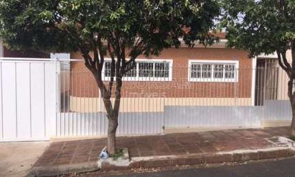 Casa para venda em Centro de 419.00m² com 4 Quartos, 3 Suites e 6 Garagens