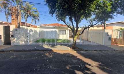 Casa para venda em Jardim Do Carmo de 183.00m² com 3 Quartos e 3 Suites