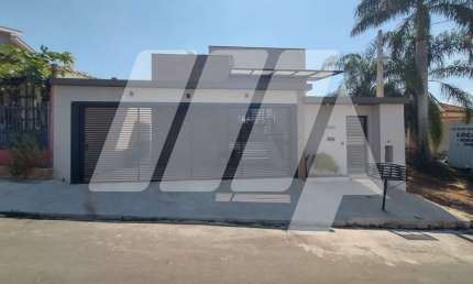 Casa para venda em Jardim Porangaba de 275.00m² com 3 Quartos, 1 Suite e 3 Garagens