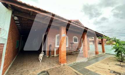 Casa para venda em São Pedro de 172.00m² com 4 Quartos, 1 Suite e 4 Garagens