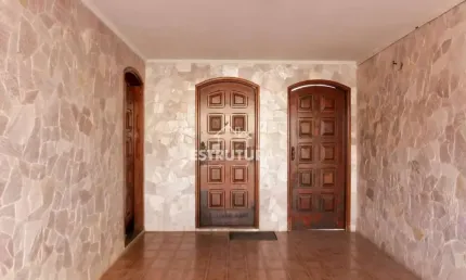 Casa para venda em Centro de 160.00m² com 3 Quartos, 1 Suite e 4 Garagens