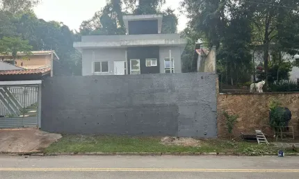 Casa para alugar em Transurb de 600.00m² com 2 Quartos e 7 Garagens