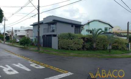 Sobrado para alugar em Jardim Jockey Clube de 200.00m² com 4 Quartos, 1 Suite e 2 Garagens