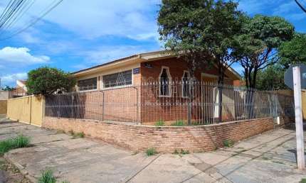 Prédio Comercial para venda e aluguel em Vila Harmonia de 240.00m² com 3 Quartos, 1 Suite e 2 Garagens
