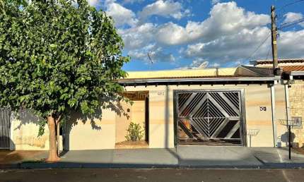 Casa para venda e aluguel em Jardim Uirapuru de 120.00m² com 2 Quartos e 2 Garagens