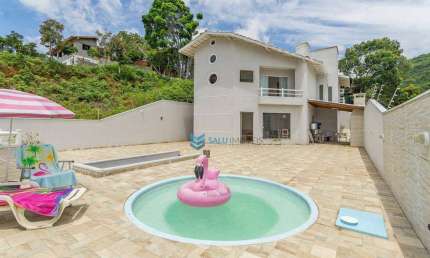 Casa para venda em Nações de 257.00m² com 4 Quartos e 2 Suites