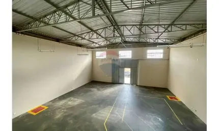Galpão / Depósito / Armazém para alugar em Parque Guainco de 275.00m² com 4 Garagens