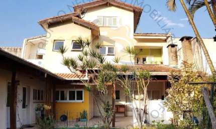 Sobrado para alugar em Jardim Carlos Cooper de 290.00m² com 4 Quartos, 2 Suites e 4 Garagens