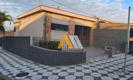 Casa para venda em Vila Santana de 140.00m² com 3 Quartos, 1 Suite e 5 Garagens