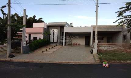 Casa de Condomínio para venda em Jardim Residencial Vale Do Campo de 197.00m² com 3 Quartos, 1 Suite e 4 Garagens