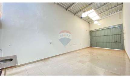 Galpão / Depósito / Armazém para alugar em Centro de 135.00m² com 2 Quartos e 4 Garagens