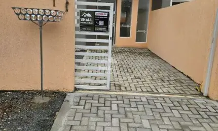 Casa para venda em Guaratuba de 60.00m² com 2 Quartos, 1 Suite e 1 Garagem