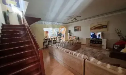 Casa para venda em Jardim Estoril de 300.00m² com 3 Quartos, 1 Suite e 3 Garagens
