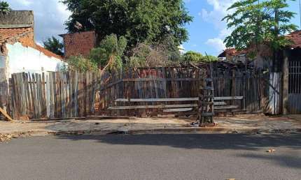 Terreno à venda na Rua Doutor Nestor de Cunto, 166, Vila Clélia, Lins