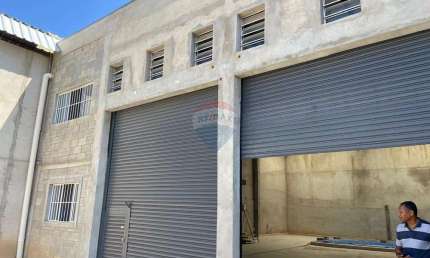 Galpão / Depósito / Armazém para alugar em Jardim Lisa de 250.00m² com 8 Garagens