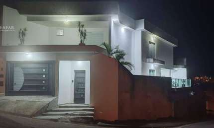 Sobrado para venda em Cezar De Souza de 200.00m² com 3 Quartos, 1 Suite e 2 Garagens