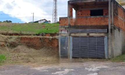 Casa para venda em Pinhalzinho de 215.00m² com 3 Quartos, 1 Suite e 2 Garagens