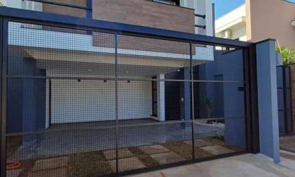 Casa para venda em Jardim Chácara Dos Pinheiros de 170.00m² com 3 Quartos, 1 Suite e 2 Garagens