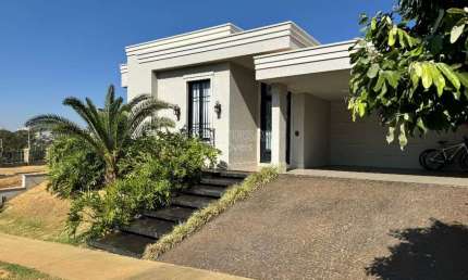 Casa de Condomínio para venda em Jardim Nova Araraquara de 242.00m² com 3 Quartos, 3 Suites e 4 Garagens