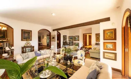 Casa de Condomínio para venda e aluguel em Parque Silvino Pereira de 467.00m² com 4 Quartos, 2 Suites e 5 Garagens