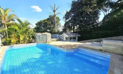 Casa de Condomínio para venda e aluguel em Granja Viana de 477.00m² com 4 Quartos, 4 Suites e 6 Garagens