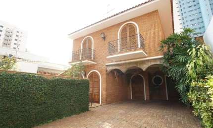 Sobrado para venda em Centro de 295.00m² com 4 Quartos e 2 Suites