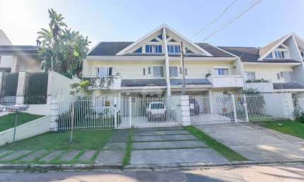 Sobrado para venda em Tarumã de 218.00m² com 3 Quartos, 1 Suite e 3 Garagens