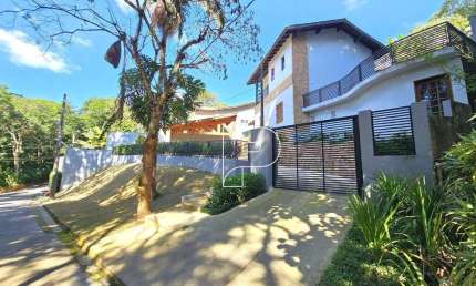Casa de Condomínio para venda em Granja Viana de 322.00m² com 4 Quartos, 3 Suites e 4 Garagens