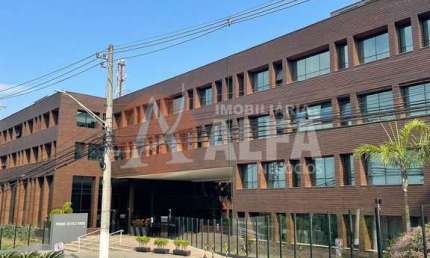 Sala Comercial para alugar em Jardim Lambreta de 123.00m² com 1 Quarto e 6 Garagens