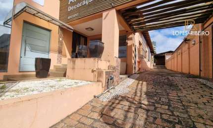 Casa para venda em Centro de 326.00m² com 6 Quartos e 3 Garagens