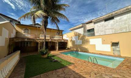 Casa para venda em Parque Santa Cecília de 360.00m² com 3 Quartos, 1 Suite e 4 Garagens